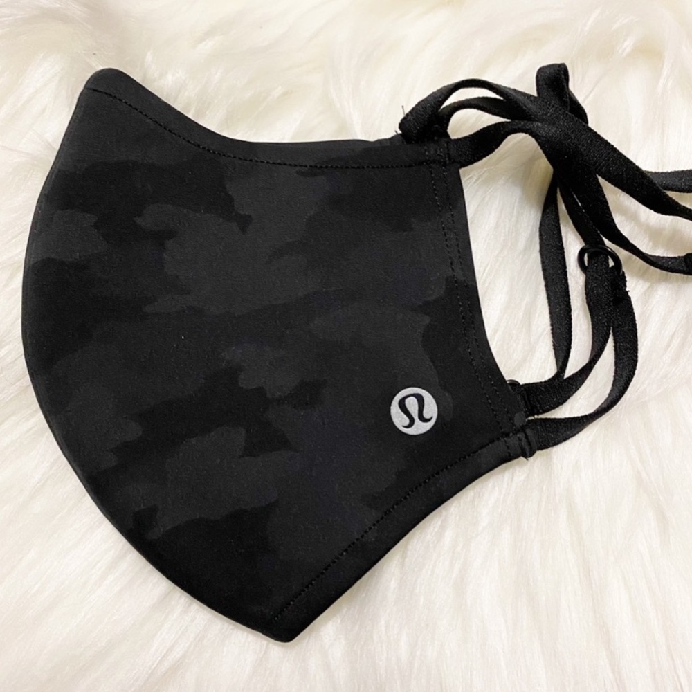 Lululemon | Camo Facemask